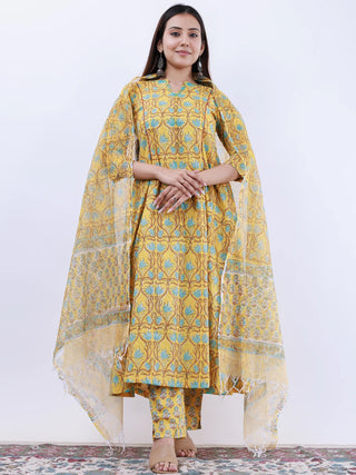 Roz Nutan Set Of Kali Kurta Pants Kota Doria Dupatta