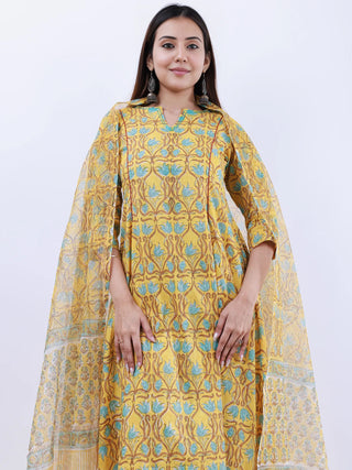 Roz Nutan Set Of Kali Kurta Pants Kota Doria Dupatta