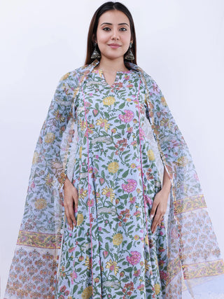 Roz Aditi Set Of Kali Kurta Pants Dupatta