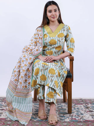 Roz Anisha Set Of Kurta Pants Kota Doria Dupatta