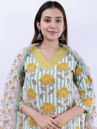 Roz Anisha Set Of Kurta Pants Kota Doria Dupatta