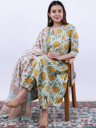 Roz Samaira Set Of Kali Kurta Pants Kota Doria Dupatta