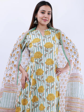Roz Samaira Set Of Kali Kurta Pants Kota Doria Dupatta