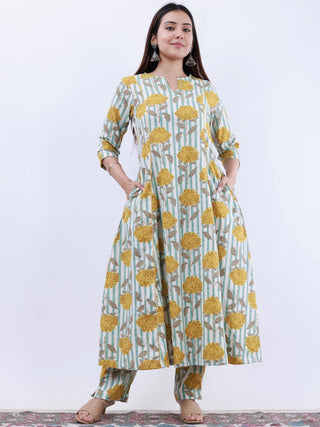 Roz Samaira Set Of Kali Kurta Pants Kota Doria Dupatta