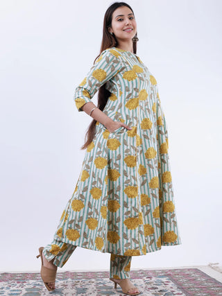 Roz Samaira Kali Kurta