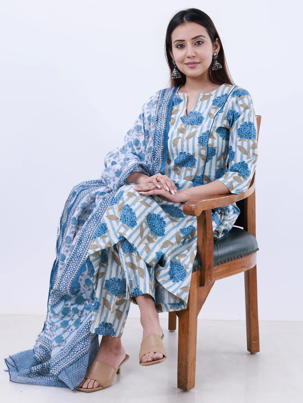 Roz Nidra Set Of Kali Kurta Pants Kota Doria Dupatta – InduBindu