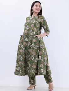 Roz Neh Kali Kurta