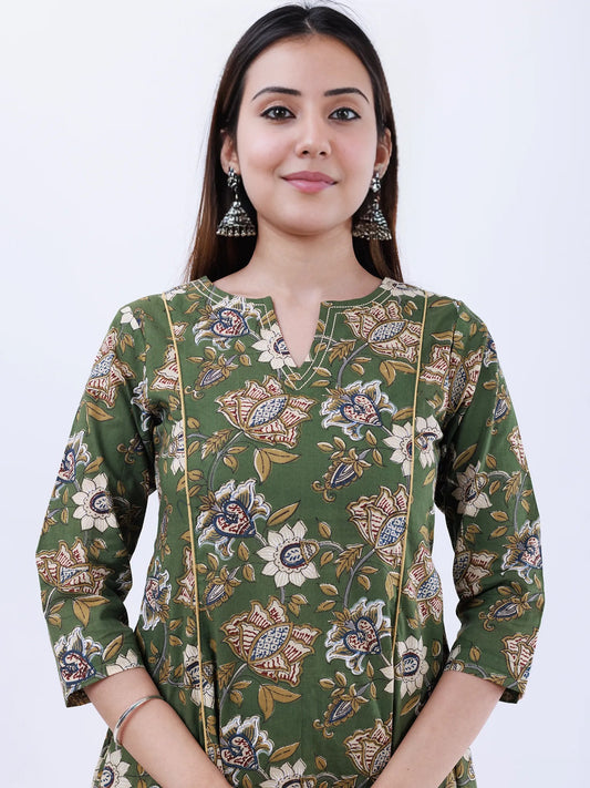 Roz Neh Kali Kurta