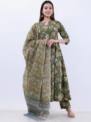 Roz Neh Set Of Kali Kurta Pants Kota Doria Dupatta