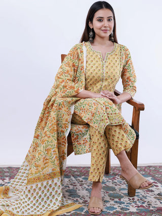 Roz Albeli Set Of Kurta Pants Dupatta