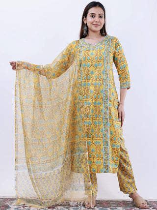 Roz Aastha Set Of Kurta Pants Kota Doria Dupatta