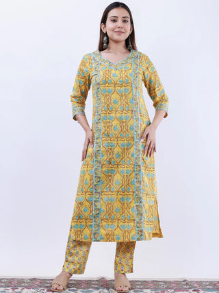 Roz Aastha Set Of Kurta Pants Kota Doria Dupatta