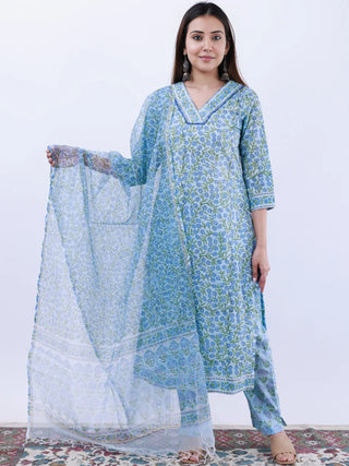 Roz Nisha Set Of Kurta Pants Kota Doria Dupatta
