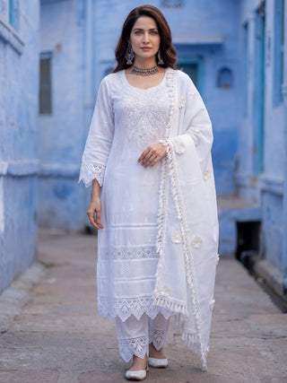 Safed Saima Set Of Kurta Pants & Dupatta