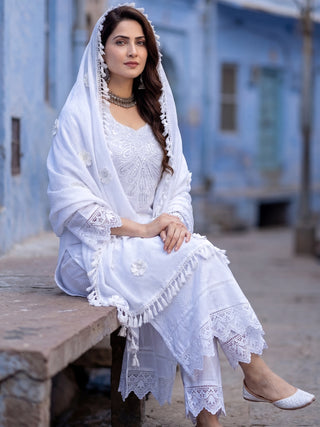 Safed Saima Set Of Kurta Pants & Dupatta