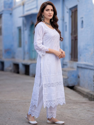 Safed Saima Set Of Kurta Pants & Dupatta
