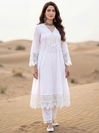 Safed Afia Set Of Anarkali Kurta & Pants
