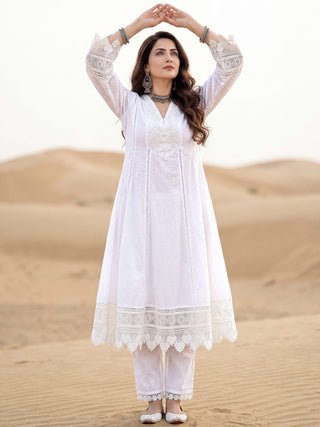 Safed Afia Set Of Anarkali Kurta & Pants