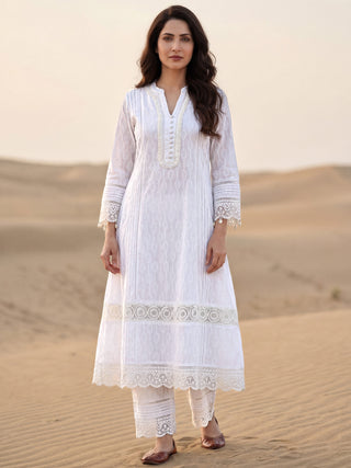 Safed Rukshar Set Of A Line Kurta Pants & Dupatta