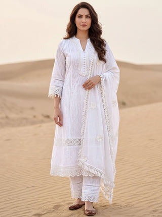 Safed Rukshar Set Of A Line Kurta Pants & Dupatta