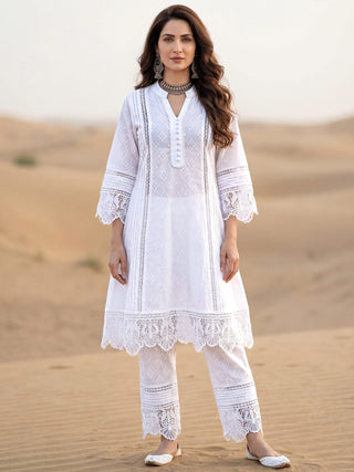Safed Ayesha Set Of Kurta & Pants