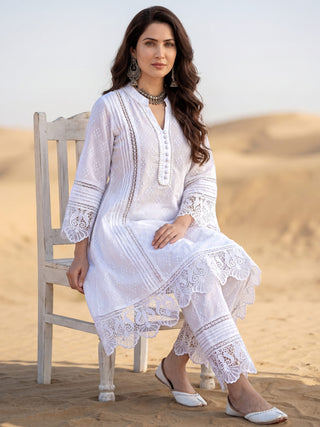 Safed Ayesha Set Of Kurta & Pants