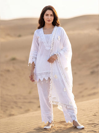 Safed Manal Set Of Short Kurta Pants Dupatta