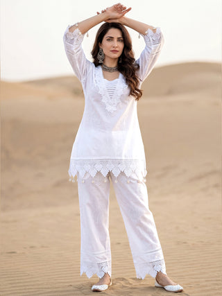 Safed Manal Set Of Short Kurta Pants Dupatta