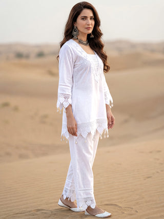 Safed Manal Set Of Short Kurta Pants Dupatta