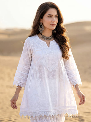 Safed Mehreen Farshi Set Of Kurta Salwar & Dupatta