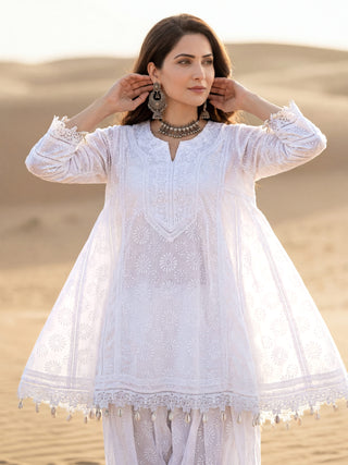 Safed Mehreen Farshi Set Of Kurta Salwar & Dupatta