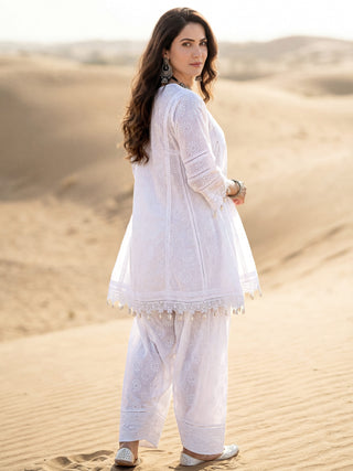 Safed Mehreen Farshi Set Of Kurta Salwar & Dupatta