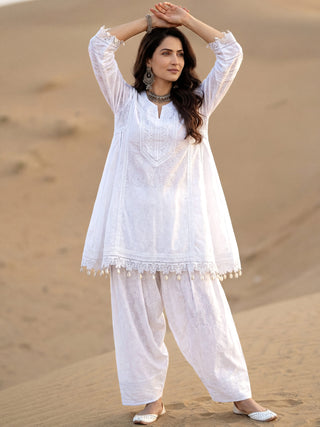 Safed Mehreen Farshi Set Of Kurta Salwar & Dupatta