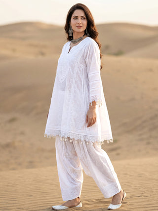 Safed Mehreen Farshi Set Of Kurta Salwar & Dupatta