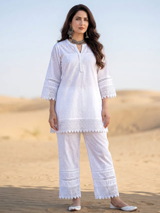 Safed Nazmin Set Of Short Kurta Pants & Dupatta