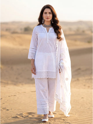 Safed Nazmin Set Of Short Kurta Pants & Dupatta
