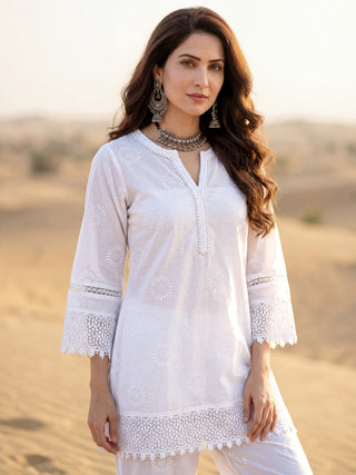 Safed Nazmin Set Of Short Kurta Pants & Dupatta