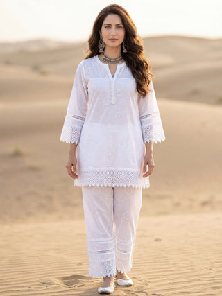 Safed Nazmin Set Of Short Kurta Pants & Dupatta