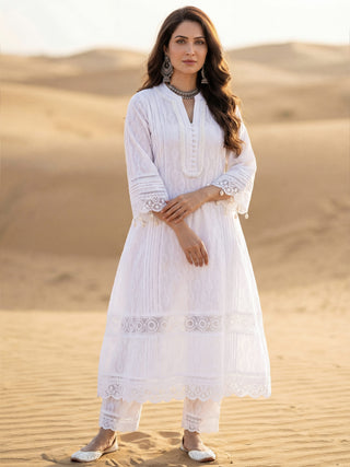 Safed Fiza Set Of A Line Kurta & Pants