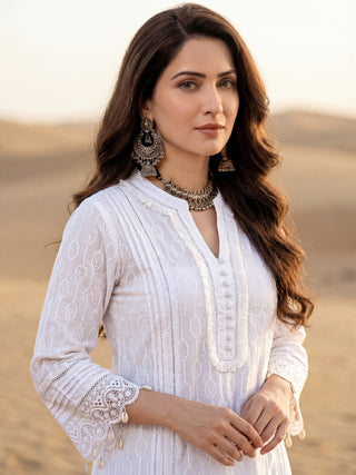 Safed Fiza Set Of A Line Kurta & Pants