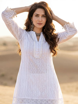 Safed Fiza Set Of A Line Kurta & Pants