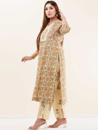 Umang Tarana Set Of Kurta Pants Dupatta