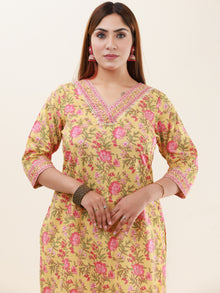 Umang Jiva Set Of Kurta Pants Dupatta