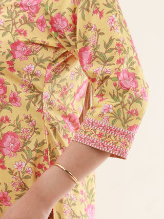 Umang Jiva Set Of Kurta Pants Dupatta