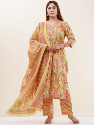 Umang Jiva Set Of Kurta Pants Dupatta