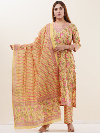 Umang Jiva Set Of Kurta Pants Dupatta