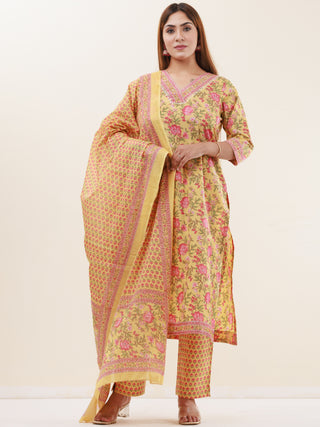Umang Jiva Set Of Kurta Pants Dupatta