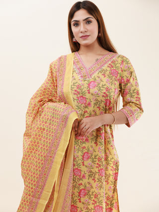 Umang Jiva Set Of Kurta Pants Dupatta