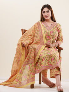 Umang Jiva Set Of Kurta Pants Dupatta