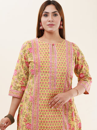 Umang Samah Set Of Kurta Pants Dupatta
